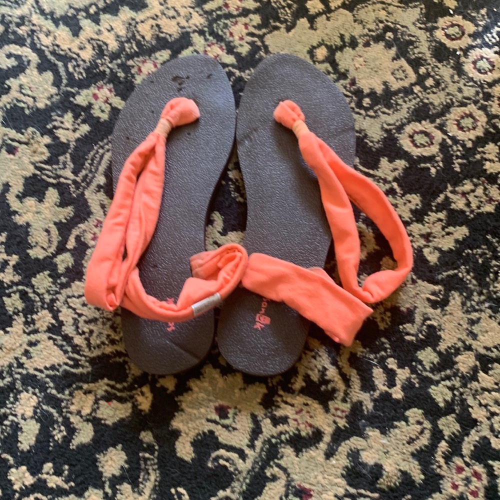 Used Sanuk cotton Sandals women’s size 8 look at pics